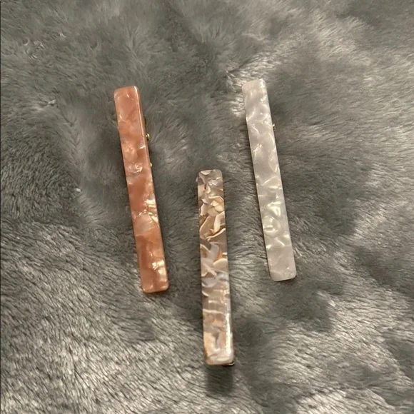 NWOT Bundle of Three Multicolor Hair Clips - Picture 3 of 4